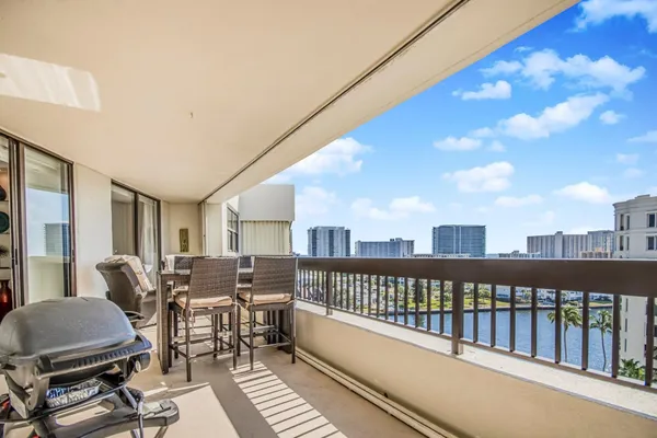 $600,000 | 2900 Northeast 14th Street Causeway, Unit 1008, Pompano Beach, FL 33062