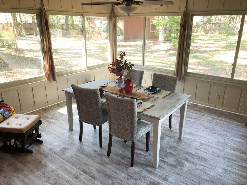 111 Seminole Road Brunswick, GA 31525 - Photo 11 of 35 Dining Room/Sun Room
