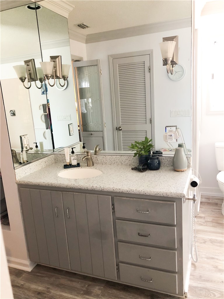 111 Seminole Road Brunswick, GA 31525 - Photo 17 of 35 Primary Bathroom