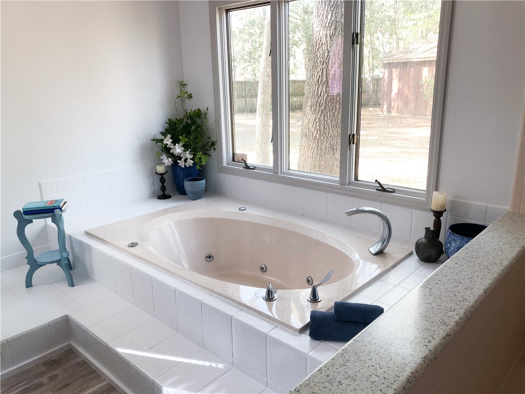 111 Seminole Road Brunswick, GA 31525 - Photo 18 of 35 Primary Bathroom