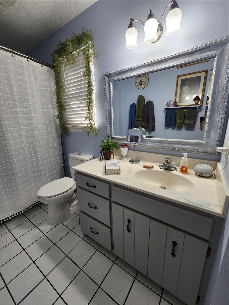 111 Seminole Road Brunswick, GA 31525 - Photo 20 of 35 Guest Bathroom