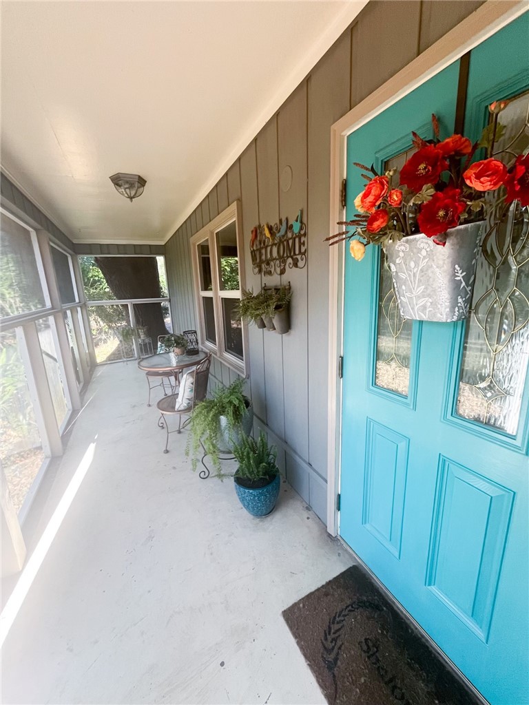 111 Seminole Road Brunswick, GA 31525 - Photo 2 of 35 Front porch entering the home