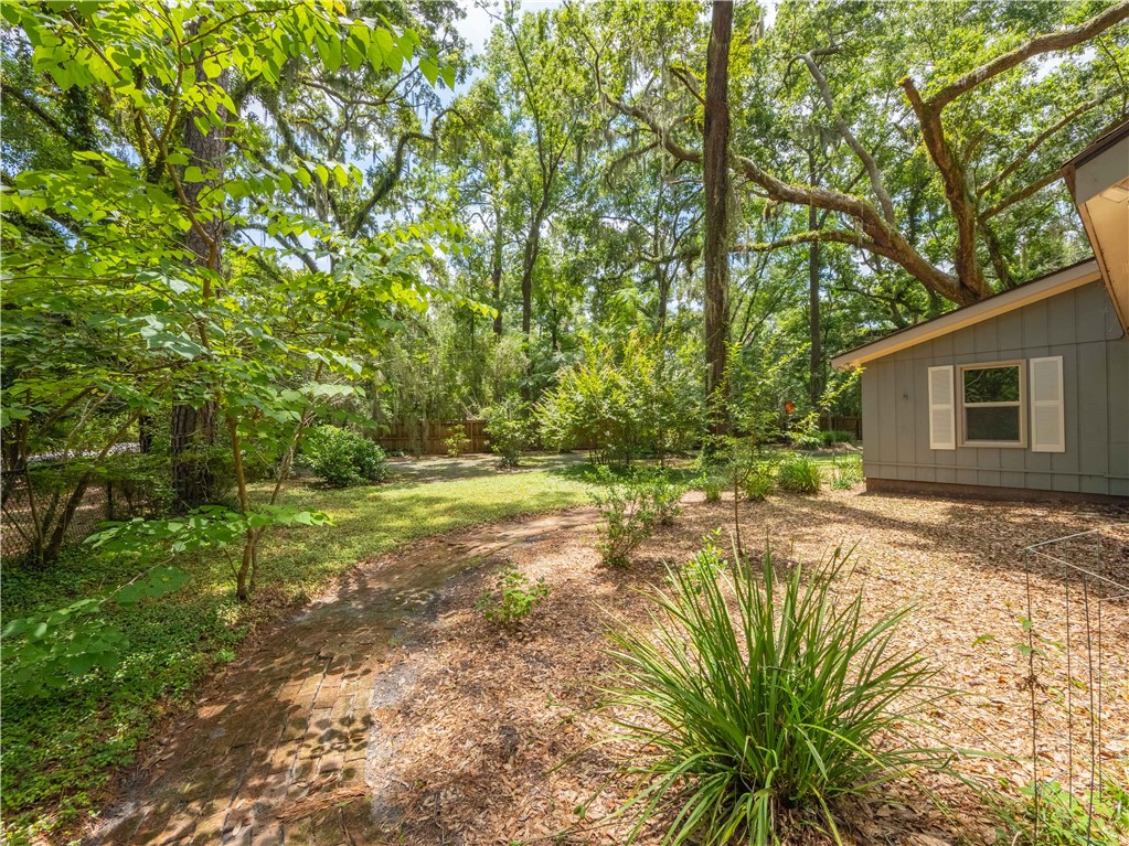 111 Seminole Road Brunswick, GA 31525 - Photo 22 of 35 Side of home