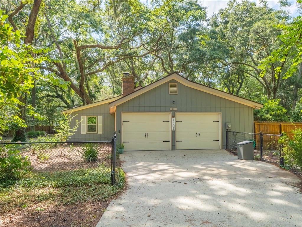 111 Seminole Road Brunswick, GA 31525 - Photo 24 of 35 Garage entrance