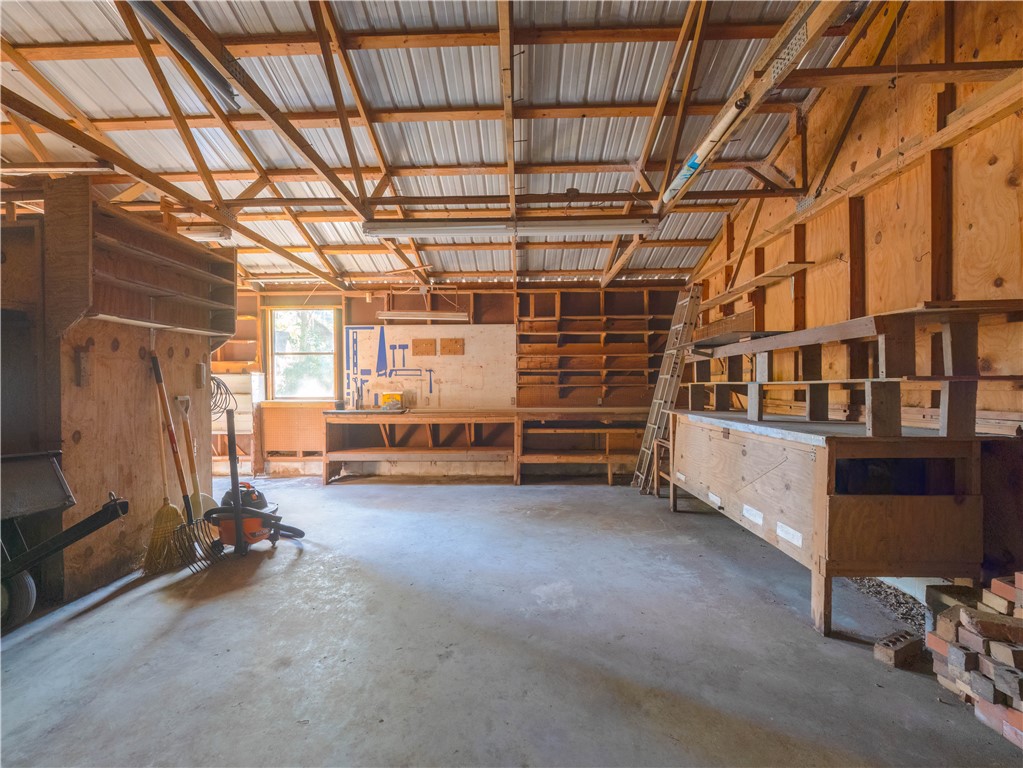 111 Seminole Road Brunswick, GA 31525 - Photo 33 of 35 Inside workshop