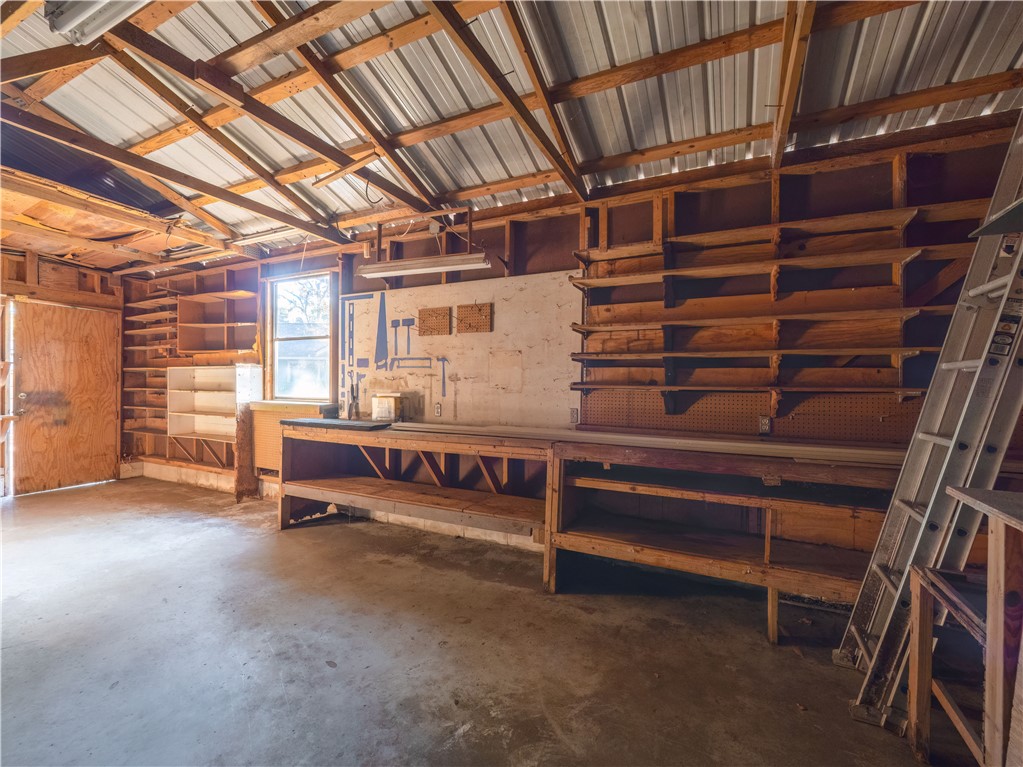 111 Seminole Road Brunswick, GA 31525 - Photo 34 of 35 Inside workshop