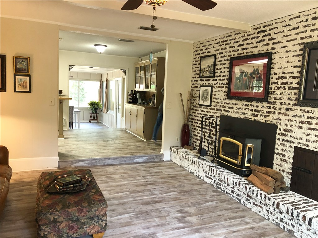 111 Seminole Road Brunswick, GA 31525 - Photo 7 of 35 Living room
