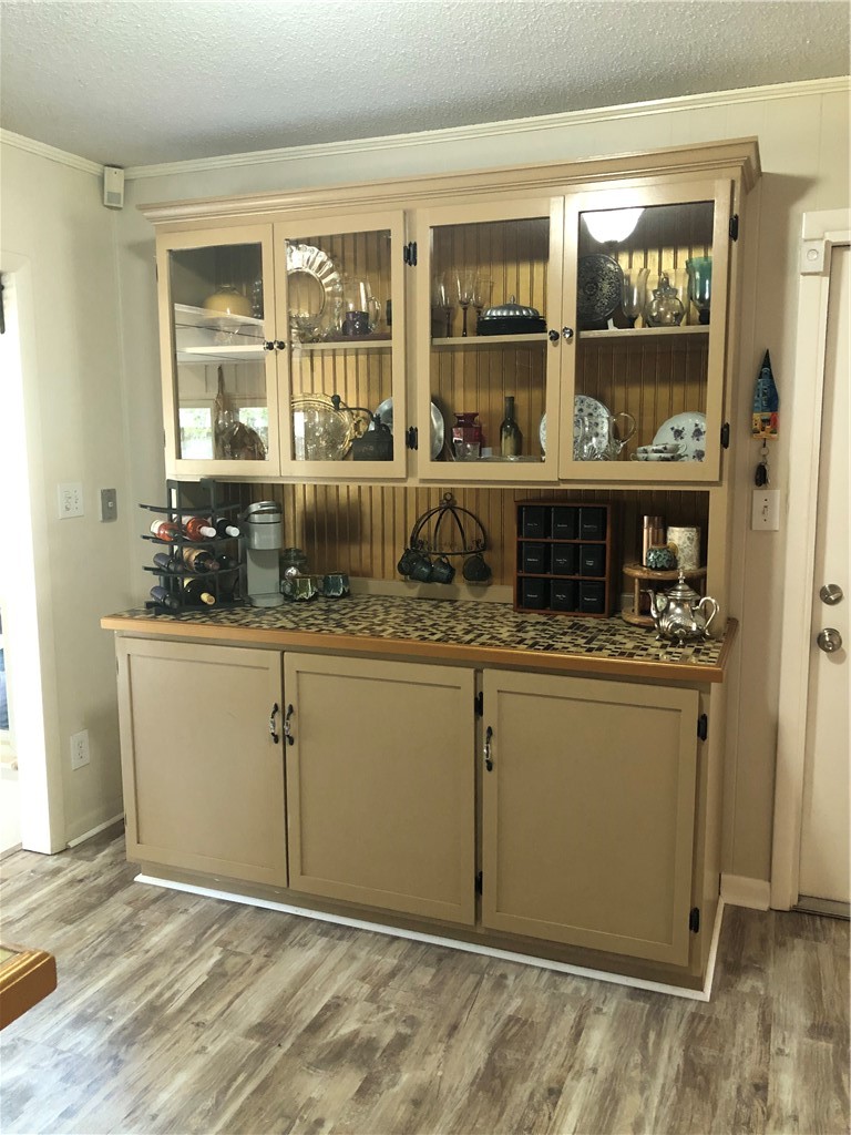 111 Seminole Road Brunswick, GA 31525 - Photo 8 of 35 Kitchen buffet