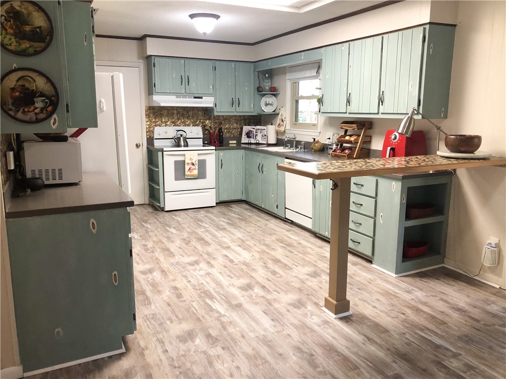 111 Seminole Road Brunswick, GA 31525 - Photo 9 of 35 Kitchen