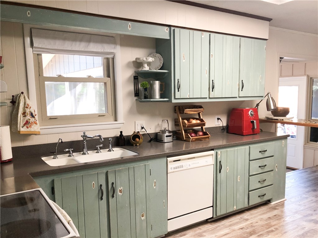 111 Seminole Road Brunswick, GA 31525 - Photo 10 of 35 Kitchen