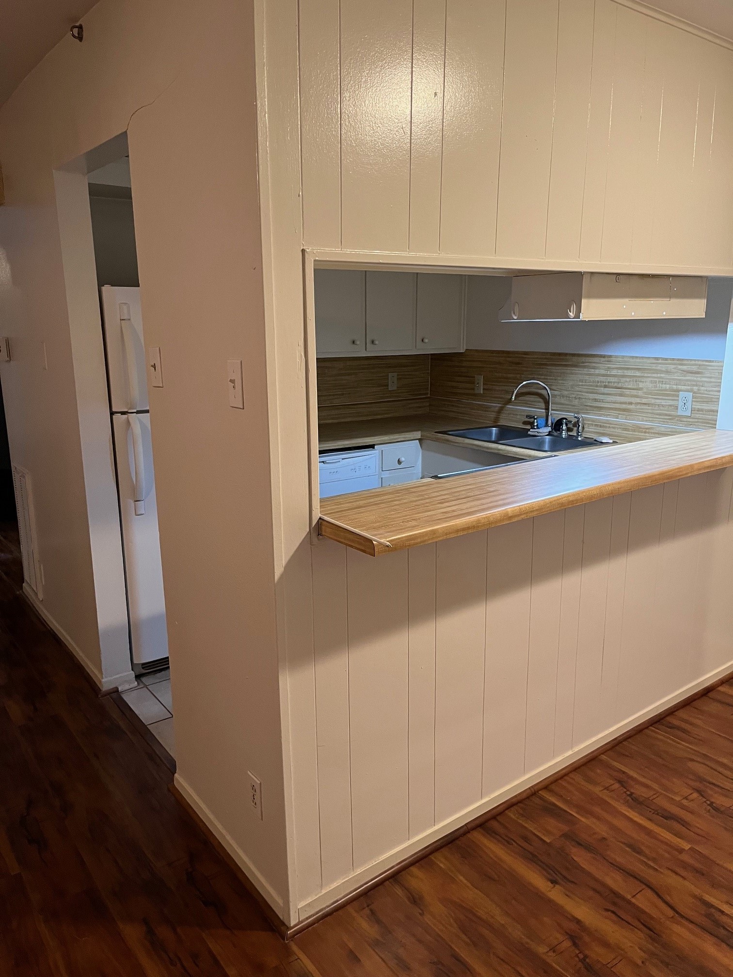 3938 West Alabama Street, Unit 12 Houston, TX 77027 - Photo 9 of 25 Kitchen pass-through with bar seating area overlooking the living room.