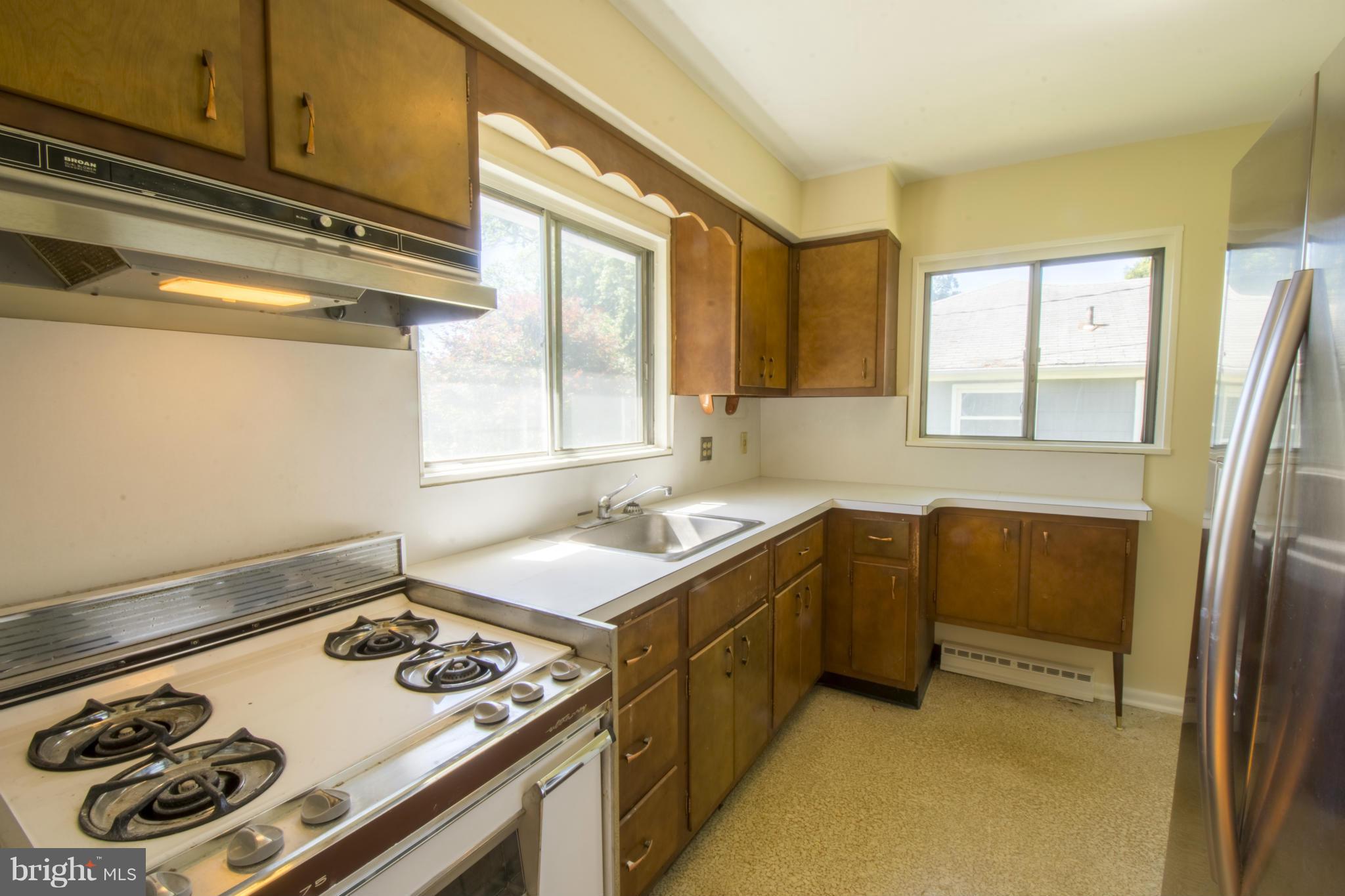 134 Sumner Road Annapolis, MD 21401 - Photo 22 of 30 Bright Kitchen