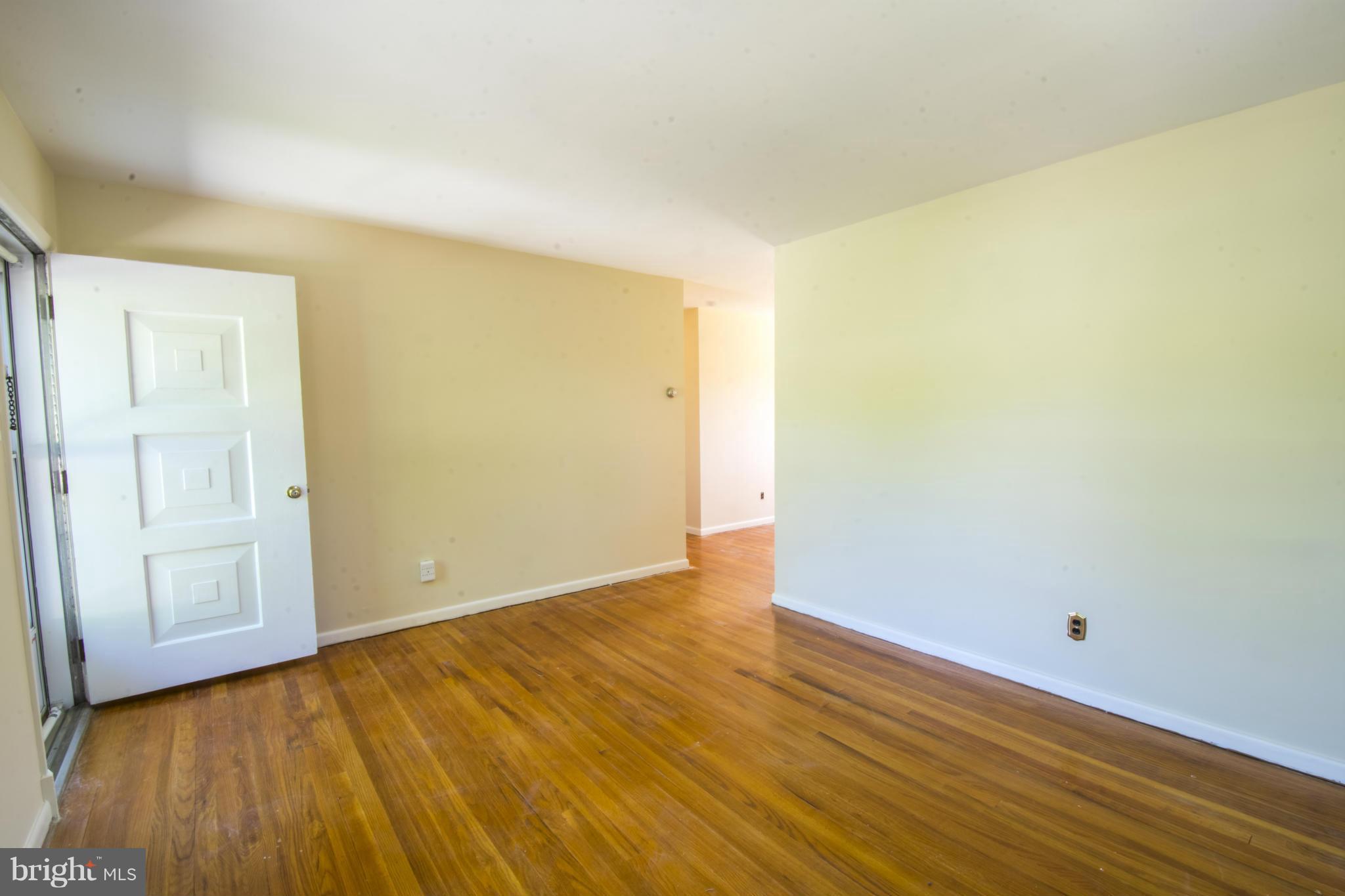 134 Sumner Road Annapolis, MD 21401 - Photo 5 of 30 Living Room With Hardwood Floor