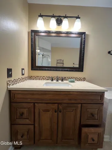 $3,700 | 14 Mallard Drive, Clifton Park, NY 12148