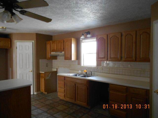 4825 Newburg Road Durand, MI 48429 - Photo 4 of 16 31139466-3.JPG