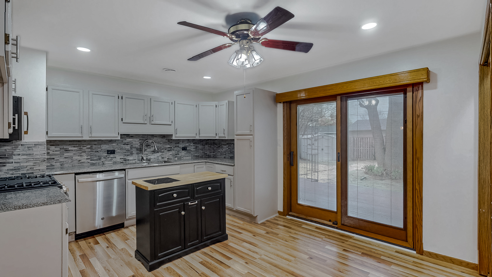 331 Fairfax Avenue Romeoville, IL 60446 - Photo 3 of 17
