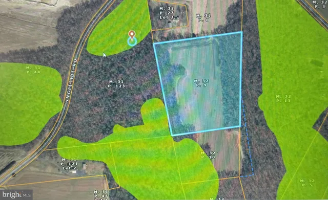 a view of a tennis court