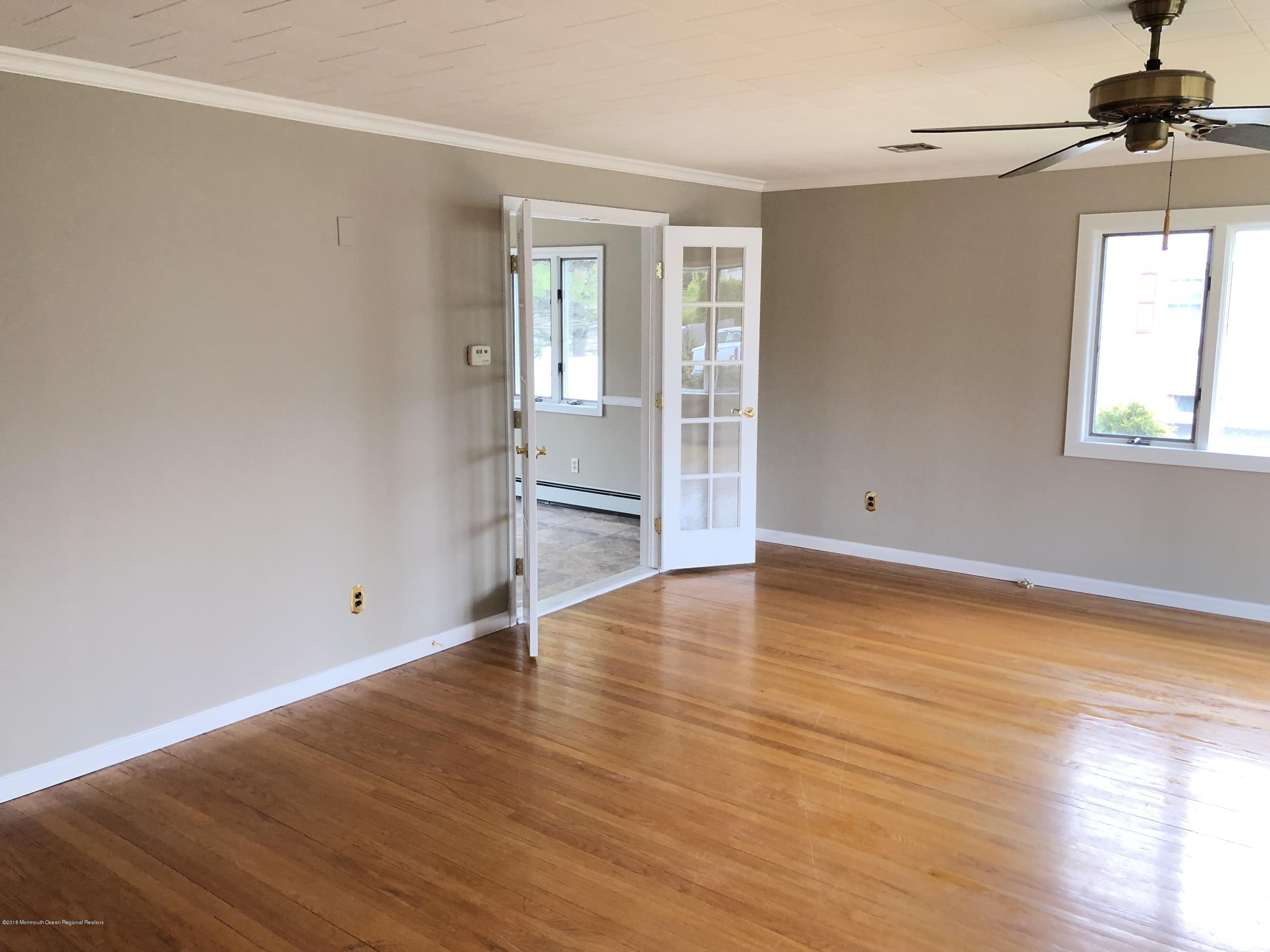 133 Stone Road Union Beach, NJ 07735 - Photo 4 of 18 IMG_6472