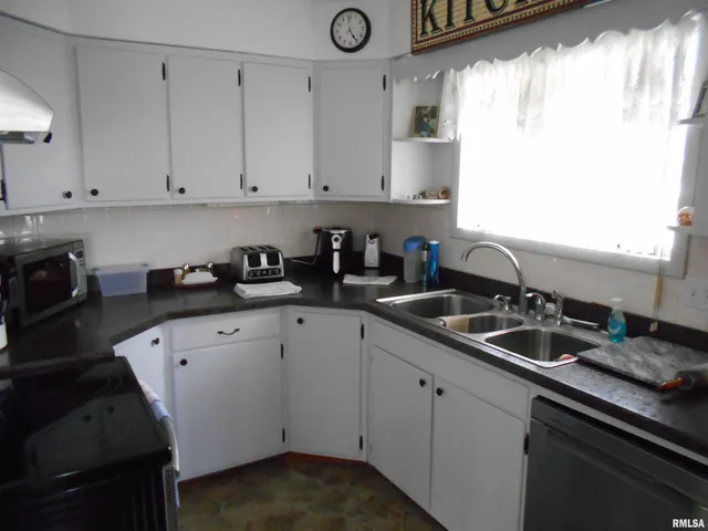 $159,900 | 4 Hiel Drive, Bushnell, IL 61422