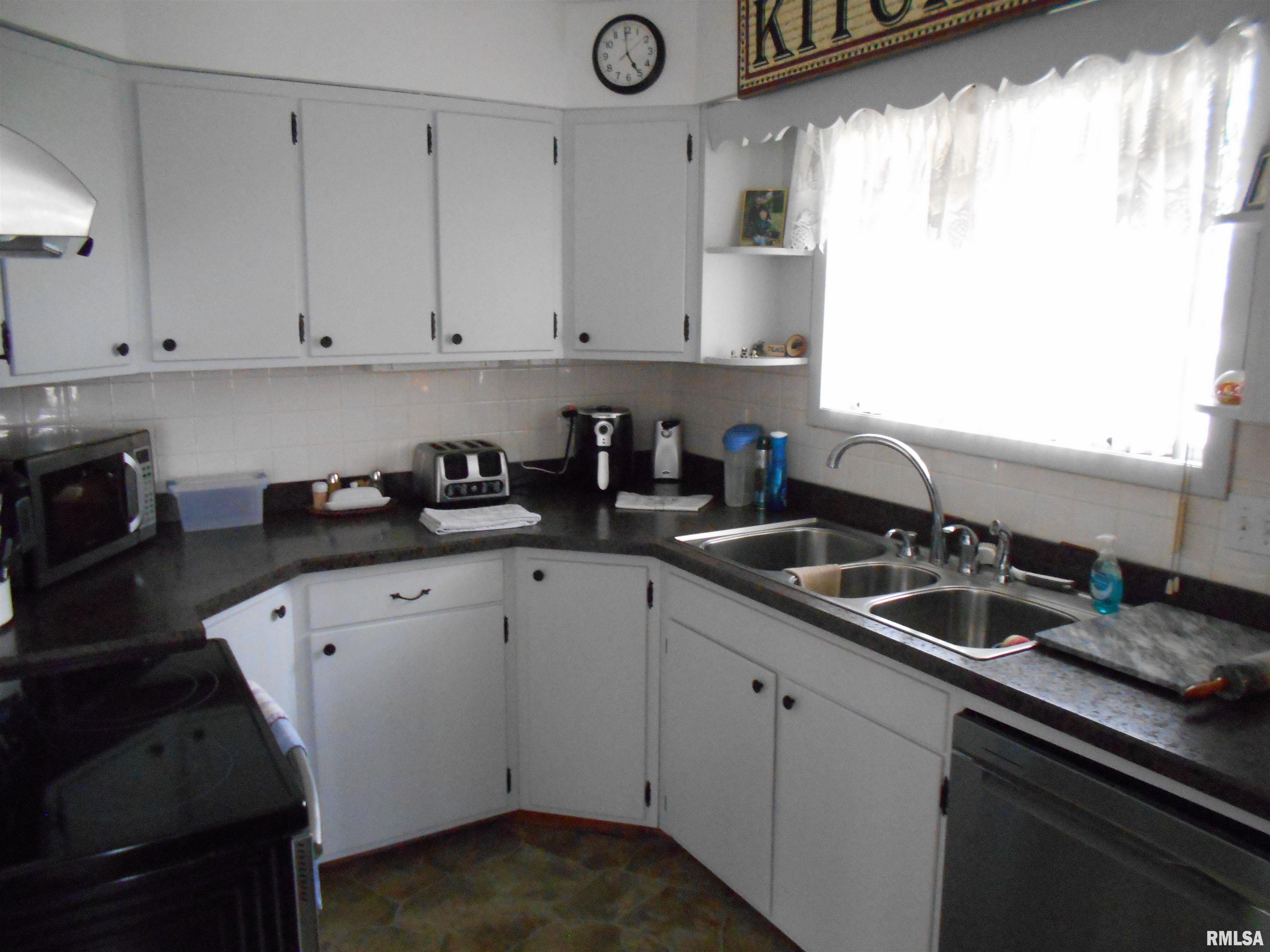 4 Hiel Drive Bushnell, IL 61422 - Photo 7 of 16