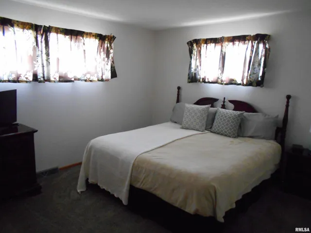 $159,900 | 4 Hiel Drive, Bushnell, IL 61422