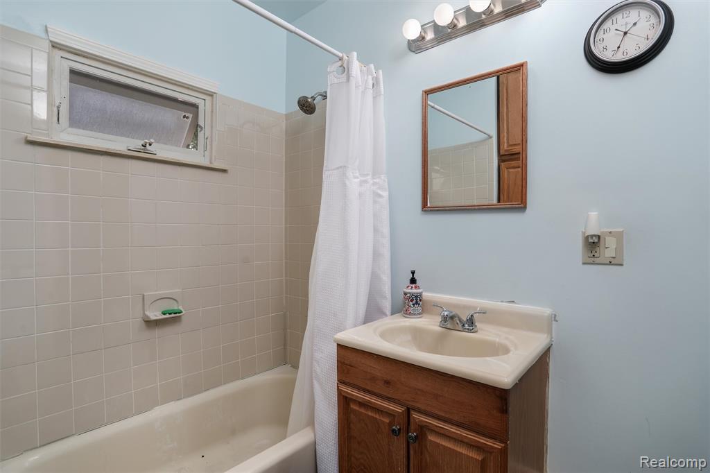 10997 Stark Road Livonia, MI 48150 - Photo 18 of 33 Gallery Image 18