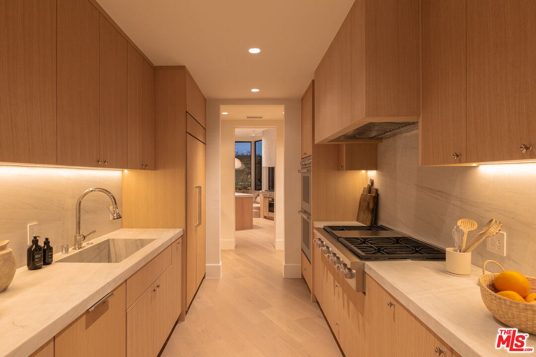 1122 La Altura Road Beverly Hills, CA 90210 - Photo 13 of 44