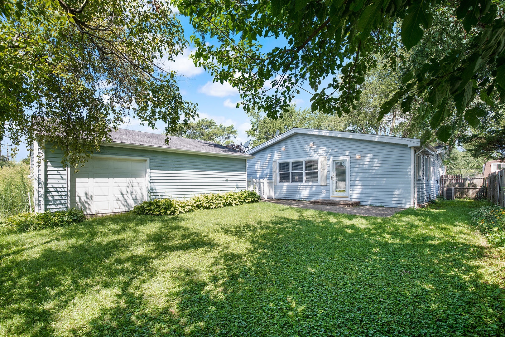 2305 Fulle Street Rolling Meadows, IL 60008 - Photo 15 of 15 a backyard of a house with table and chairs