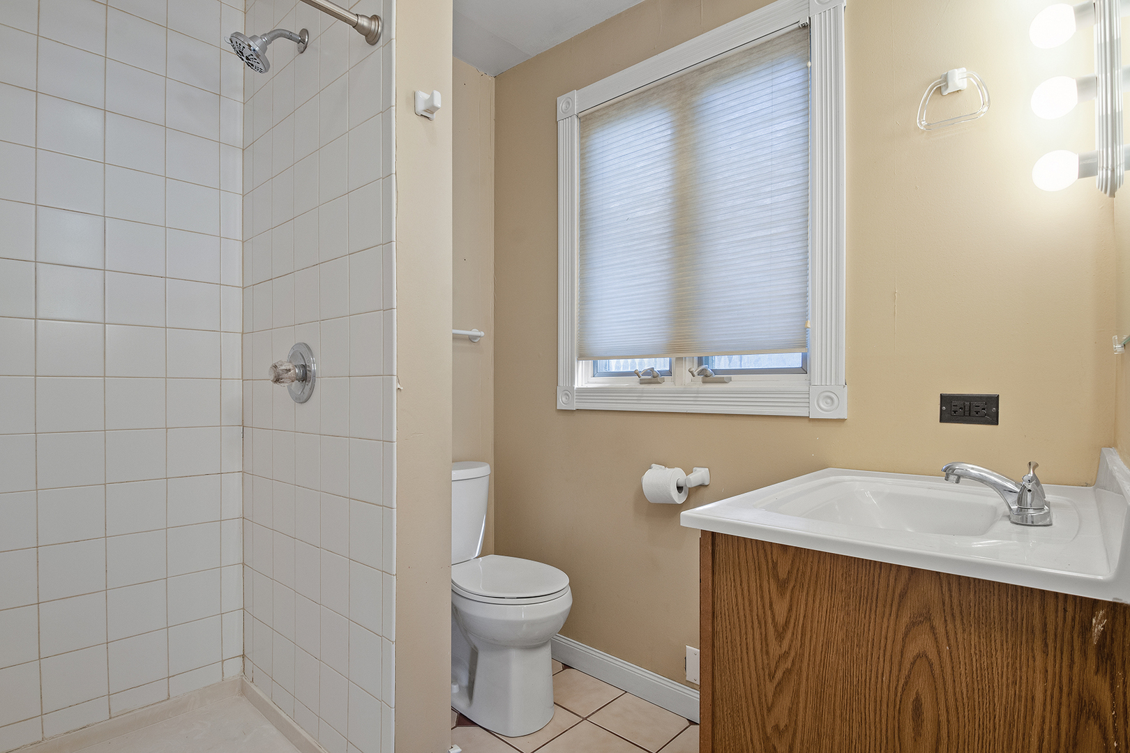 2305 Fulle Street Rolling Meadows, IL 60008 - Photo 8 of 15 a bathroom with a sink a toilet and shower