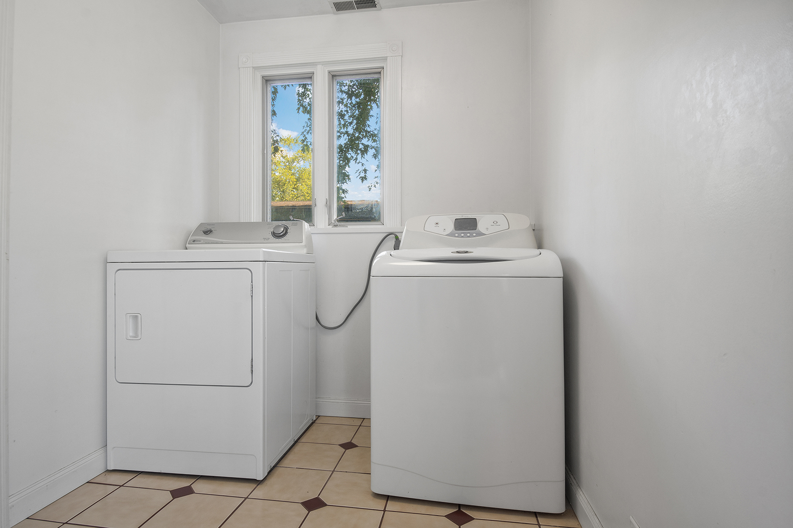 2305 Fulle Street Rolling Meadows, IL 60008 - Photo 9 of 15 a utility room with dryer and washer