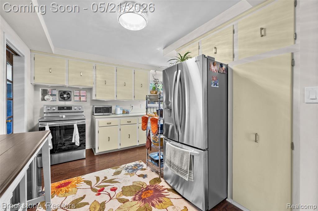 18474 Beverly Road Beverly Hills, MI 48025 - Photo 8 of 38