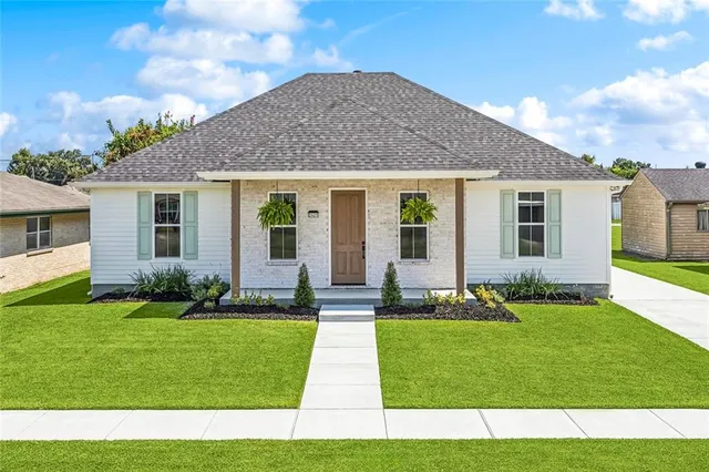 $319,000 | 2421 Garden Street, Meraux, LA 70075