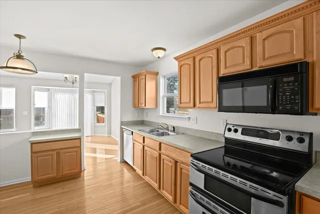 $340,000 | 462 Woodhaven Drive, Walled Lake, MI 48390