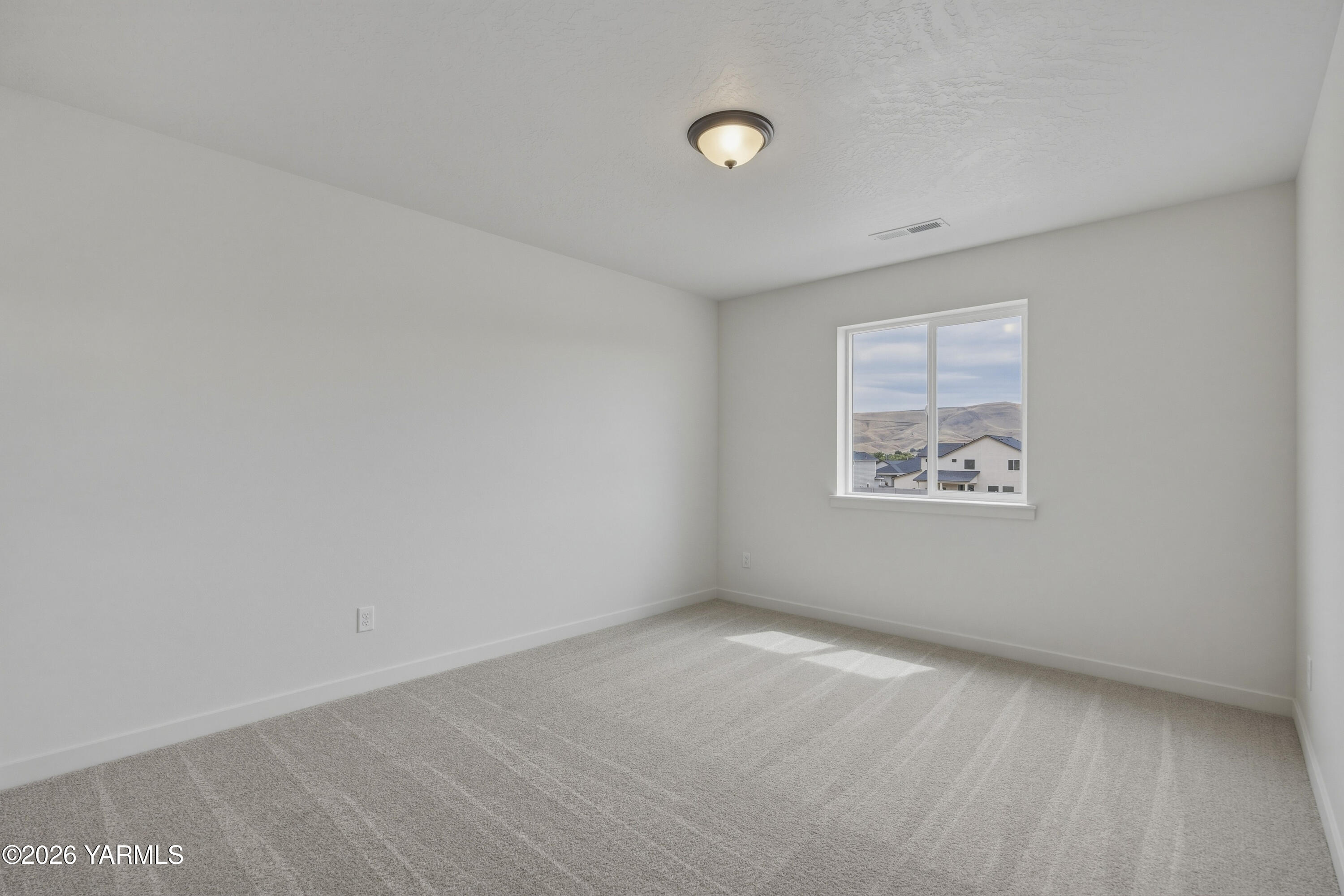 215 Packer Street Prosser, WA 99350 - Photo 10 of 45 an empty room with a window