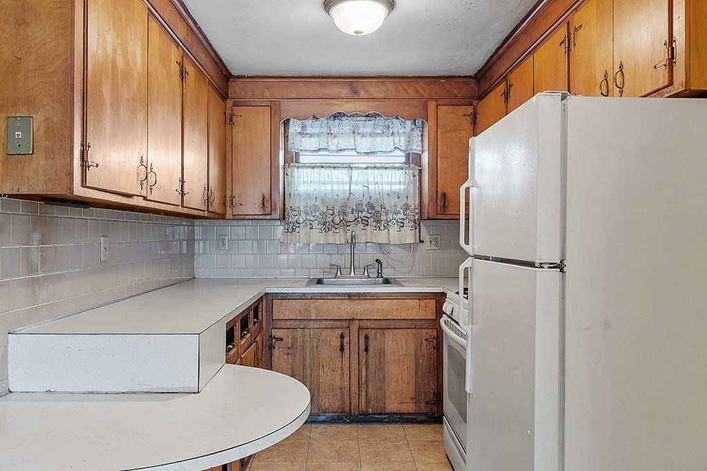 21 Kenberma Road Worcester, MA 01604 - Photo 14 of 22 Gallery Image 14