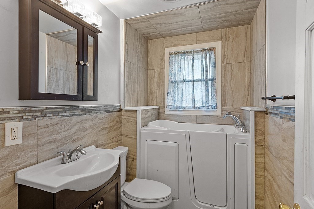 21 Kenberma Road Worcester, MA 01604 - Photo 15 of 22 Gallery Image 15
