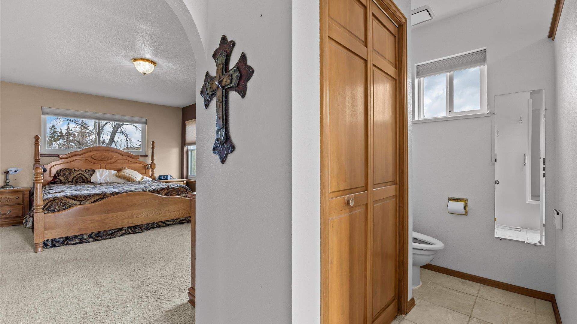 1456 17 Road Fruita, CO 81521 - Photo 23 of 42 a bedroom with a bed and a painting on the wall