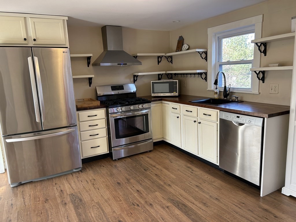 7 Crescent Road Plymouth, MA 02360 - Photo 6 of 29 Gallery Image 6