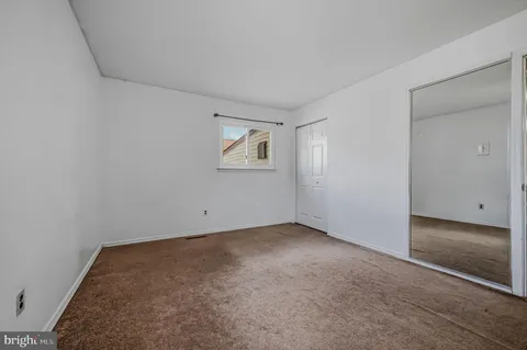 $390,000 | 34 Robert Oakes Drive, Newark, DE 19713