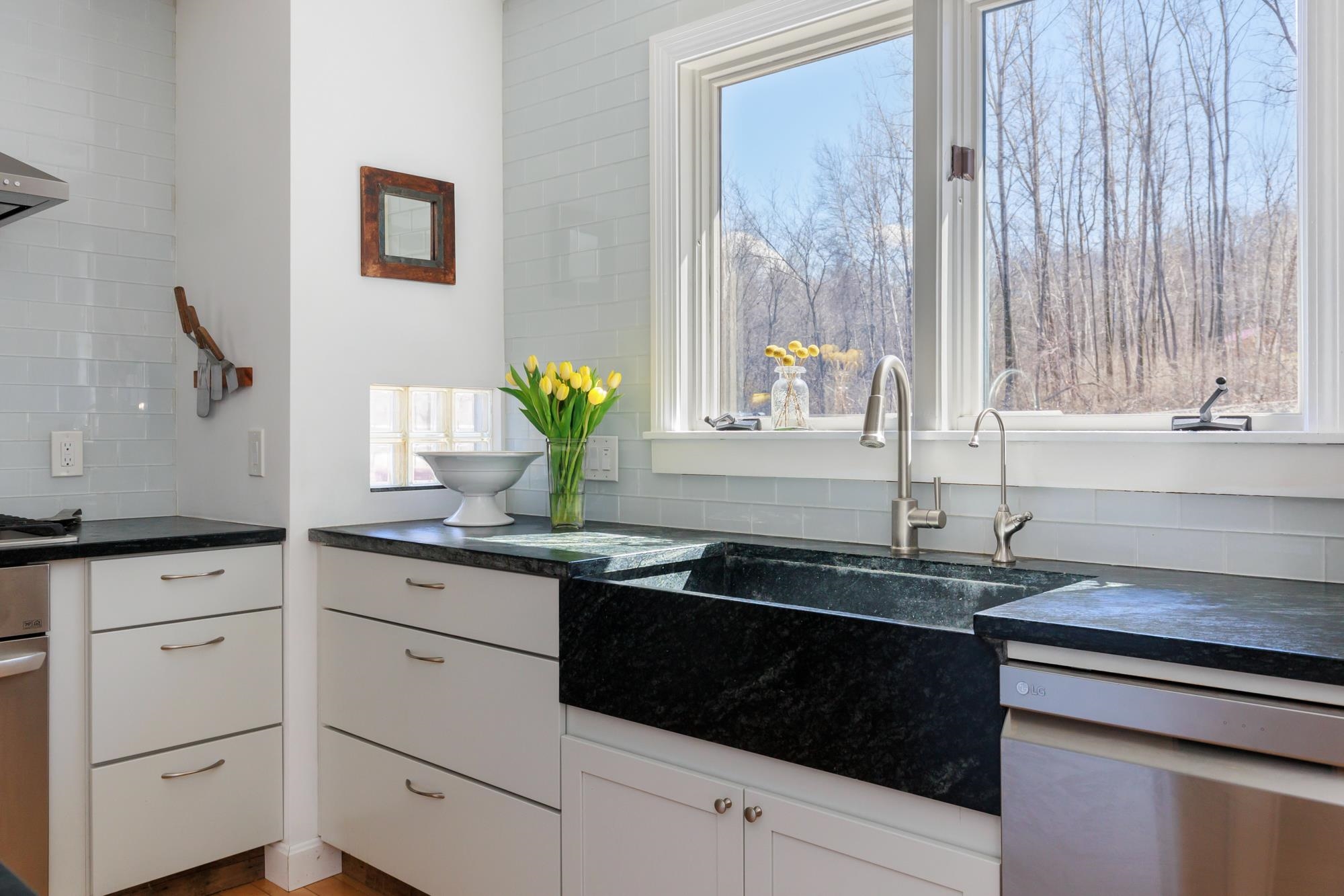 757 Oak Knoll Road Williston, VT 05495 - Photo 7 of 40