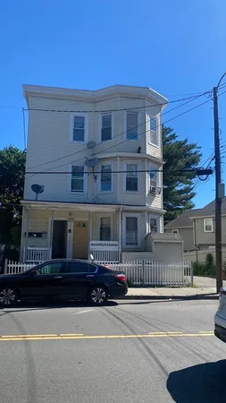 $3,300 | 409 Chestnut Street, Unit 3, Lynn, MA 01902