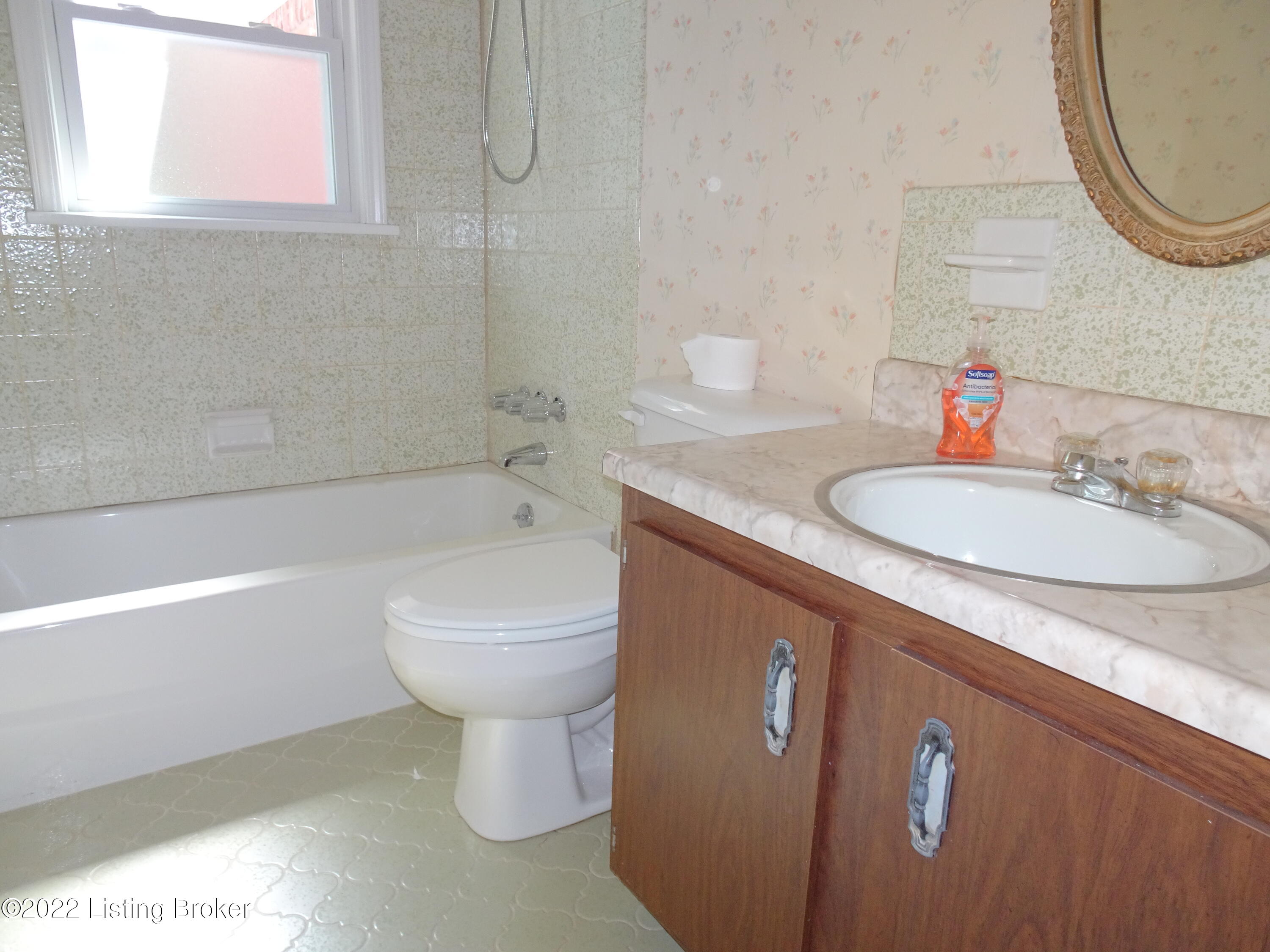 1828 Heaton Road Louisville, KY 40216 - Photo 7 of 17 DSC05113