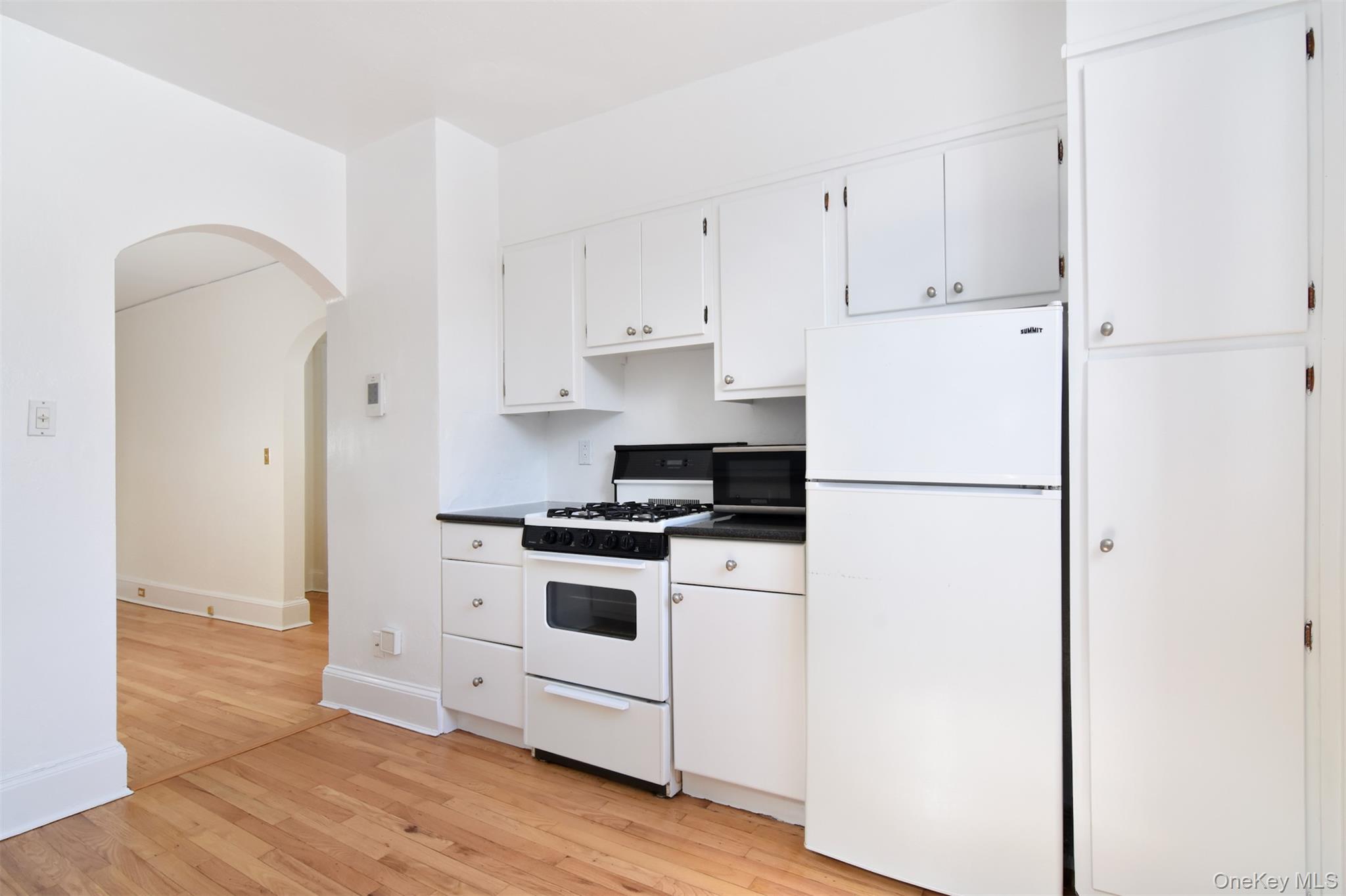 48 Sagamore Road, Unit 32 Bronxville, NY 10708 - Photo 9 of 14 Gallery Image 9
