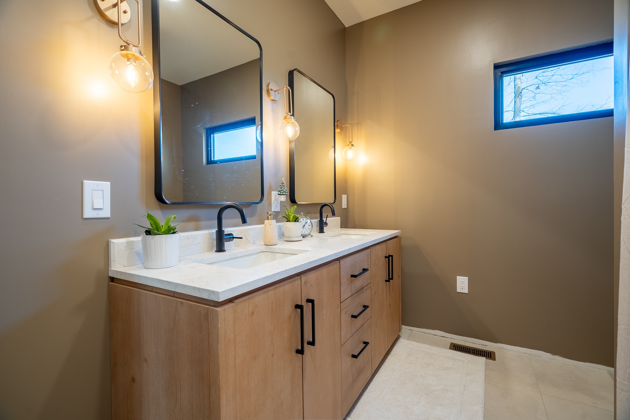 1545 Blue Springs Road Sparta, TN 38583 - Photo 24 of 99 a bathroom with a sink and a mirror