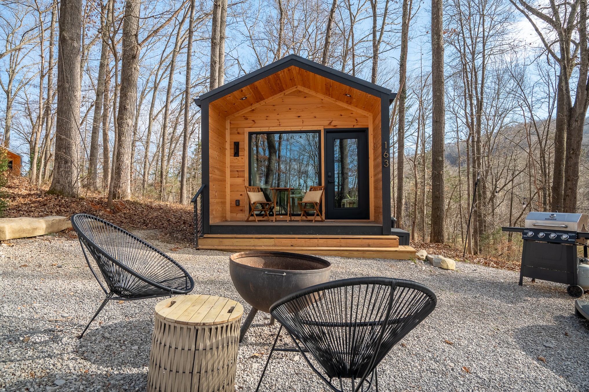 1545 Blue Springs Road Sparta, TN 38583 - Photo 5 of 99 a view of a chair with chandelier in the patio