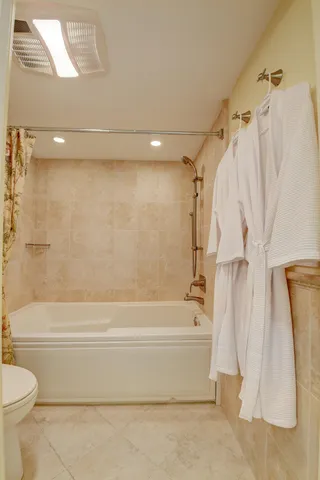 $9,000 | 4750 South Ocean Boulevard, Unit 702, Highland Beach, FL 33487