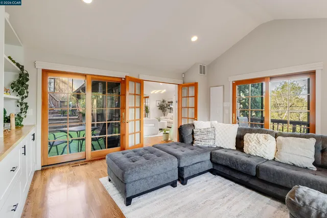 a black and white photo of a living room