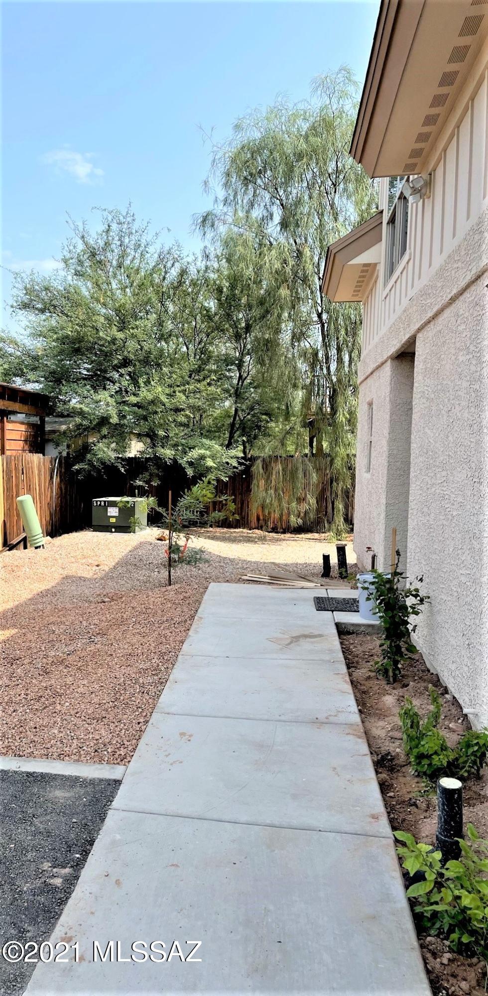2545 East Spring Street, Unit 1 Tucson, AZ 85716 - Photo 2 of 24 1