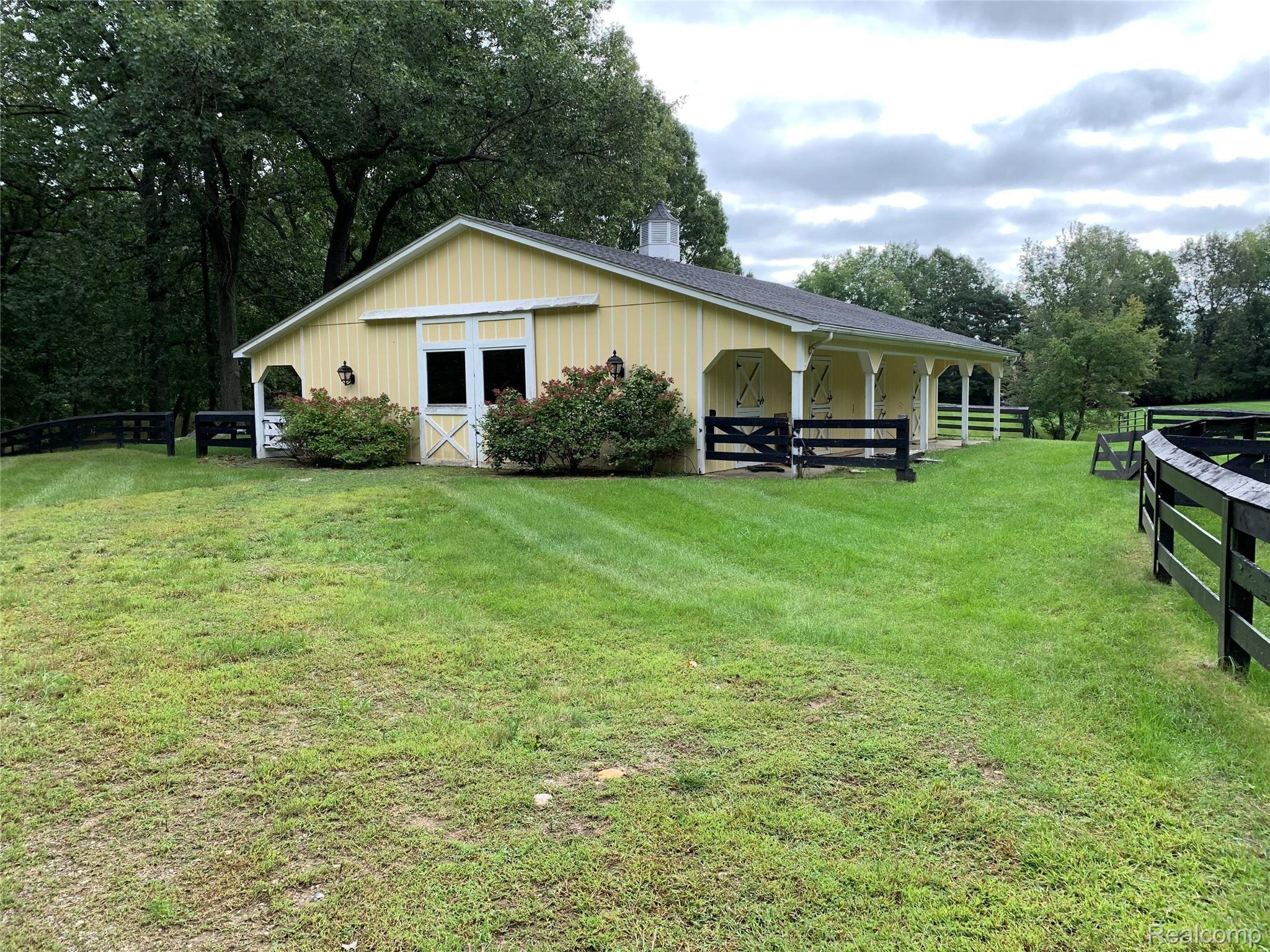 4322 Hough Road Dryden, MI 48428 - Photo 19 of 46 4322 Hough Horse barn.jpg