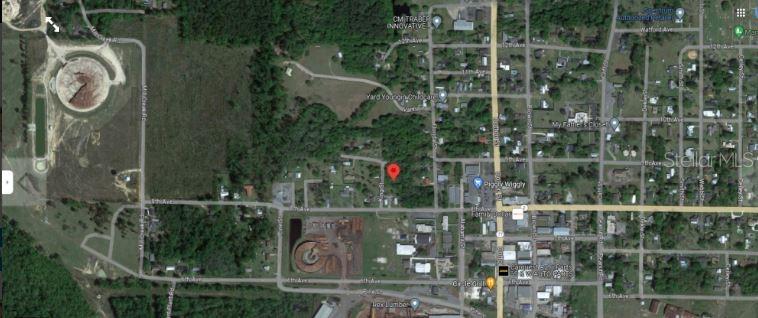 810 King Street Graceville, FL 32440 - Photo 7 of 8 a bathroom with a shower